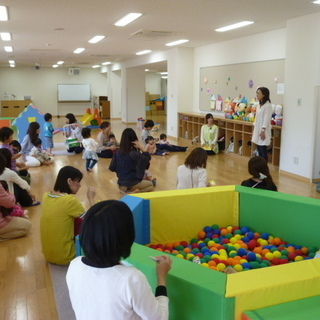 【子育て支援センターでのパート保育補助】平日9:00～17:00...