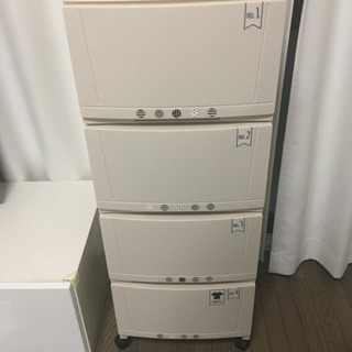 値下げ❣️衣装ケース キャスター付き ライトベージュの画像