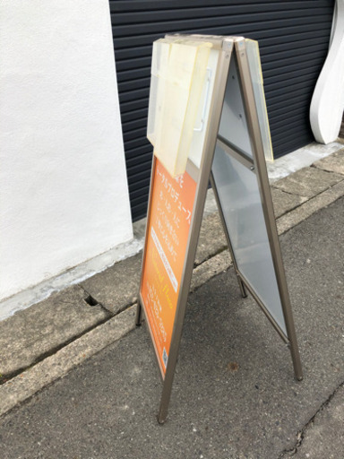 立てかけ看板　傷などはありません