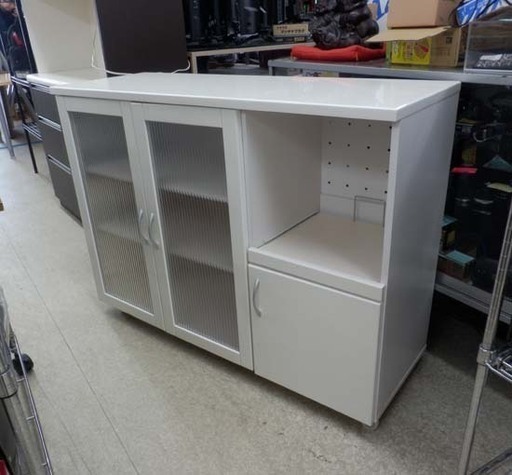 ミドルレンジボード 幅120 キャスター付き 白 鏡面 スライド棚 ガラス扉 コンセント穴 ホワイト レンジ台 キッチンボード 家電ボード キャビネット カウンター 食器棚 ペイペイ対応 札幌市西区西野