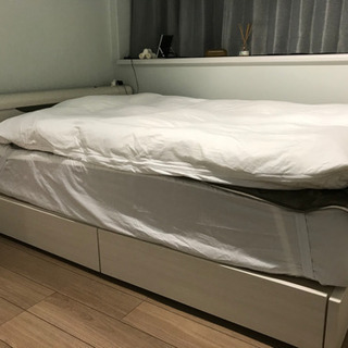 ダブルベッド　マットレス付き