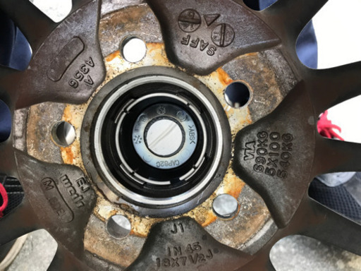 18インチのホイルとタイヤです。