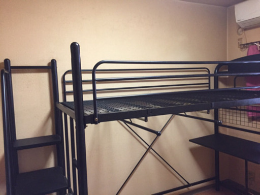 ロフトベッドシングル　階段付き　デスク付きシングル　パイプ　宮棚　コンセント　LEDライト　ハンガーバー付き