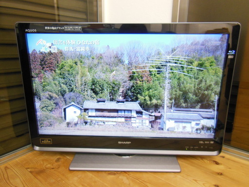 テレビ　シャープ　LC-32DR3　Blu-ray機能　32型　2011年製　映ります