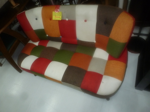 リサイクルショップのダイトーです。 おしゃれアイテム　お持ち帰り価格　パッチワーク柄ソファー