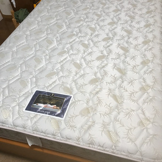 収納付ダブルベッドの画像