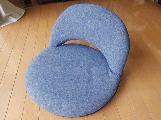 背もたれ調節の低い椅子です。