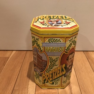 北欧で買ったレトロな缶の入れ物