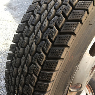 旧ISUZU 2トンダンプタイヤ、ホイール15インチ2本のみ