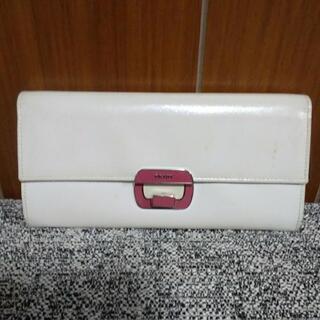交渉中です！　PRADA　長財布　白