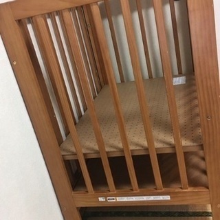 カトージ　ベビーベッドの画像