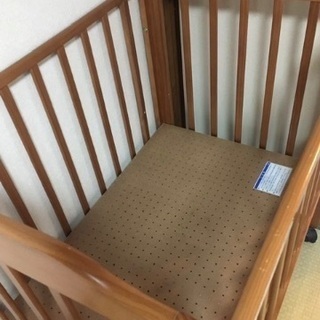 カトージ　ベビーベッドの画像