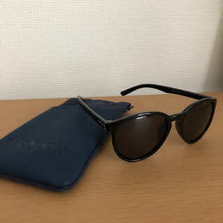 ノーブランドサングラス　黒　Le Specsのカバー付き