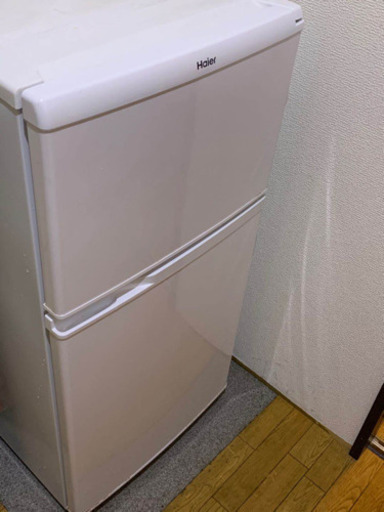 白い色、2016年買いました、メーカーはHaier 5000円