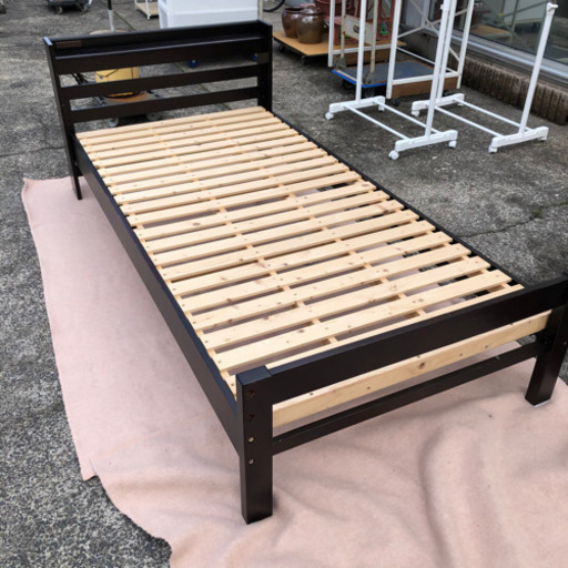 シングルベッド✨小傷多め・フレームのみ✨ブラウン✨布団も干せます✨幅99×長さ214×高さ72cm/寝る所の高さ32cm