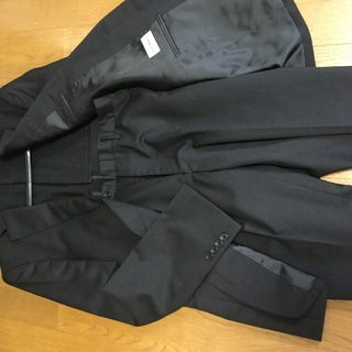 黒スーツの画像