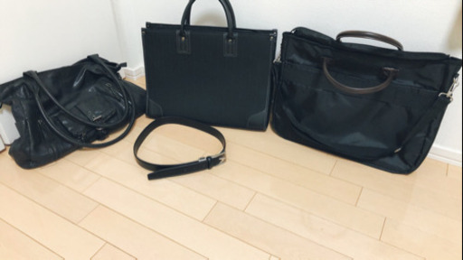 バッグ3点と黒ベルト1点