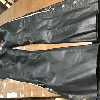 新品バイク用レザーチャップスサイズLL値下げしました。
