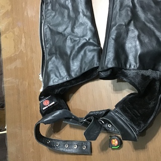 新品バイク用レザーチャップスサイズLL値下げしました。の画像