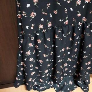 センスオブプレイス　花柄ロングスカートの画像