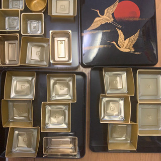 重箱、新品、三段重箱、金色の容器入りの画像
