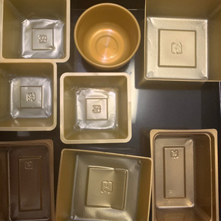 重箱、新品、三段重箱、金色の容器入りの画像