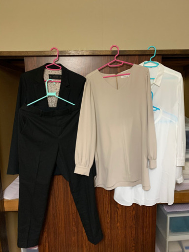 ZARA スーツ上下　シャツ、ブラウスセット♪