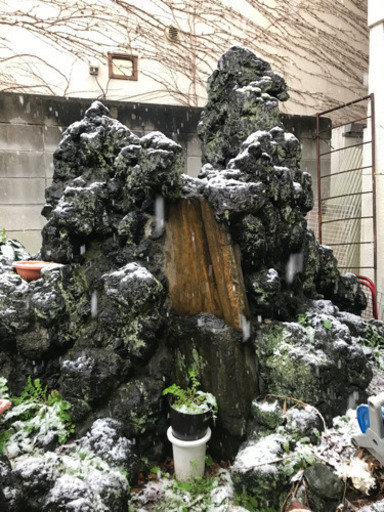 銭湯藤守湯の滝岩、庭石