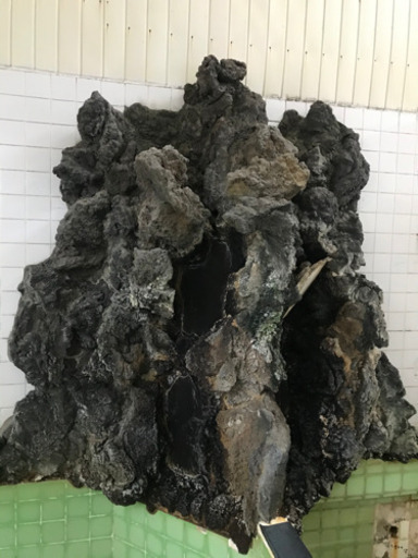 銭湯藤守湯の滝岩、庭石
