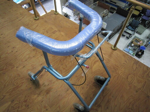 【中古】　歩行器　（ブルー）