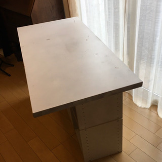 白いデスクの画像