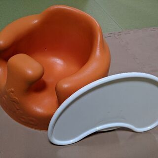 【受け渡し決まりました】ベビーチェア　バンボ(オレンジ)　テーブル付き