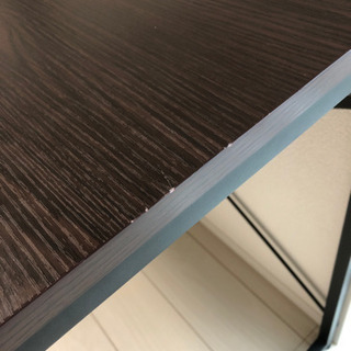 パソコンデスクと椅子の画像