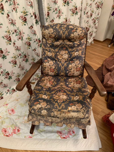 飛騨家具のロッキングチェアーです