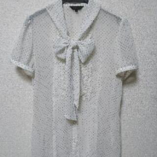 半袖ドット柄ブラウス