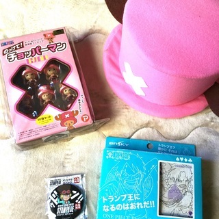ワンピースセット　チョッパーフィギュア　トランプ　缶バッチ　帽子　レア