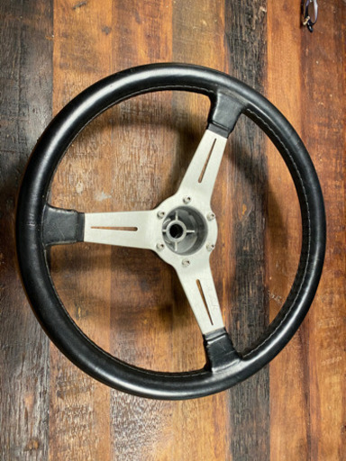 ナルディ　黒革ステアリング　36パイ