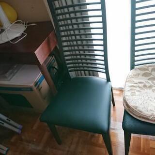 ダイニング用椅子二脚 傷ありですの画像