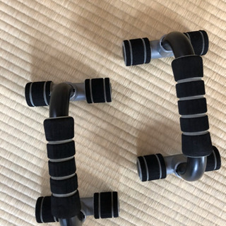 アンダーコアと腕立て用器具の画像