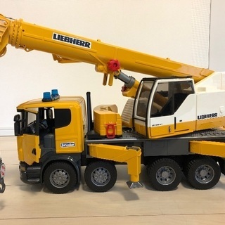クレーン車　（bruder ドイツ製）の画像