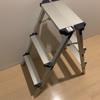 【終了】脚立 高さ86cm ほぼ新品