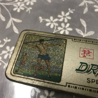 レトロな缶ペンケース差し上げます！の画像