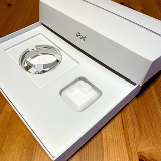 【美品】Apple iPad wifiモデル 32GB 第5世代 【おまけ付】の画像
