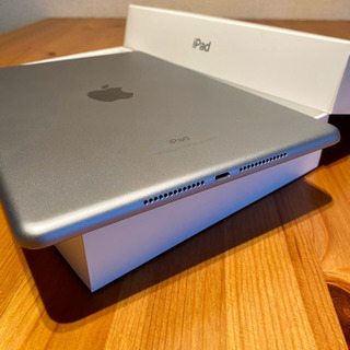 【美品】Apple iPad wifiモデル 32GB 第5世代 【おまけ付】の画像