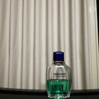 GIVENCHY　ウルトラマリン