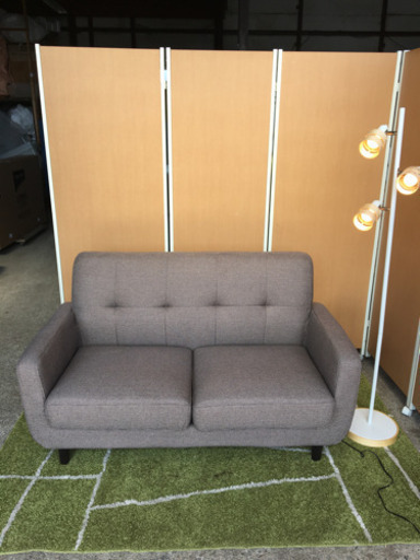 ☆モデルルーム☆展示品☆ファブリック2人掛けソファ☆ほぼ未使用、おまけ付き！