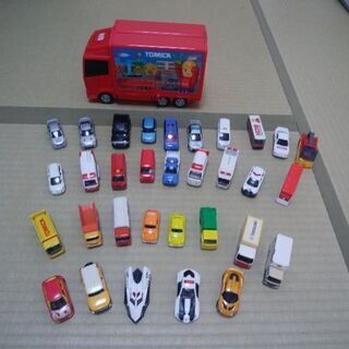 トミカいっぱいとトミカトラック