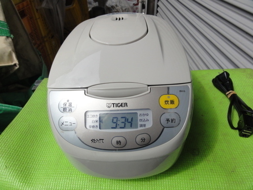 A872　タイガー　炊飯ジャー　５．５合炊き　 型番JBH-G100