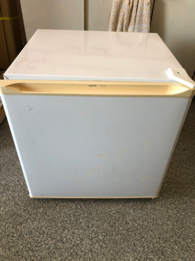 【中古・美品】SANYO 小型冷蔵庫