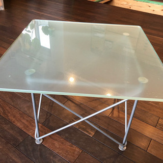ガラステーブル